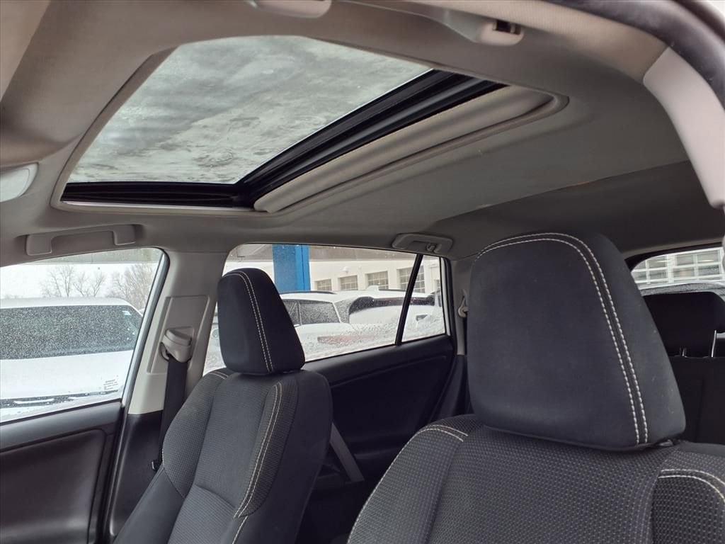 Thumbnail: 2016 Toyota RAV4 - 18