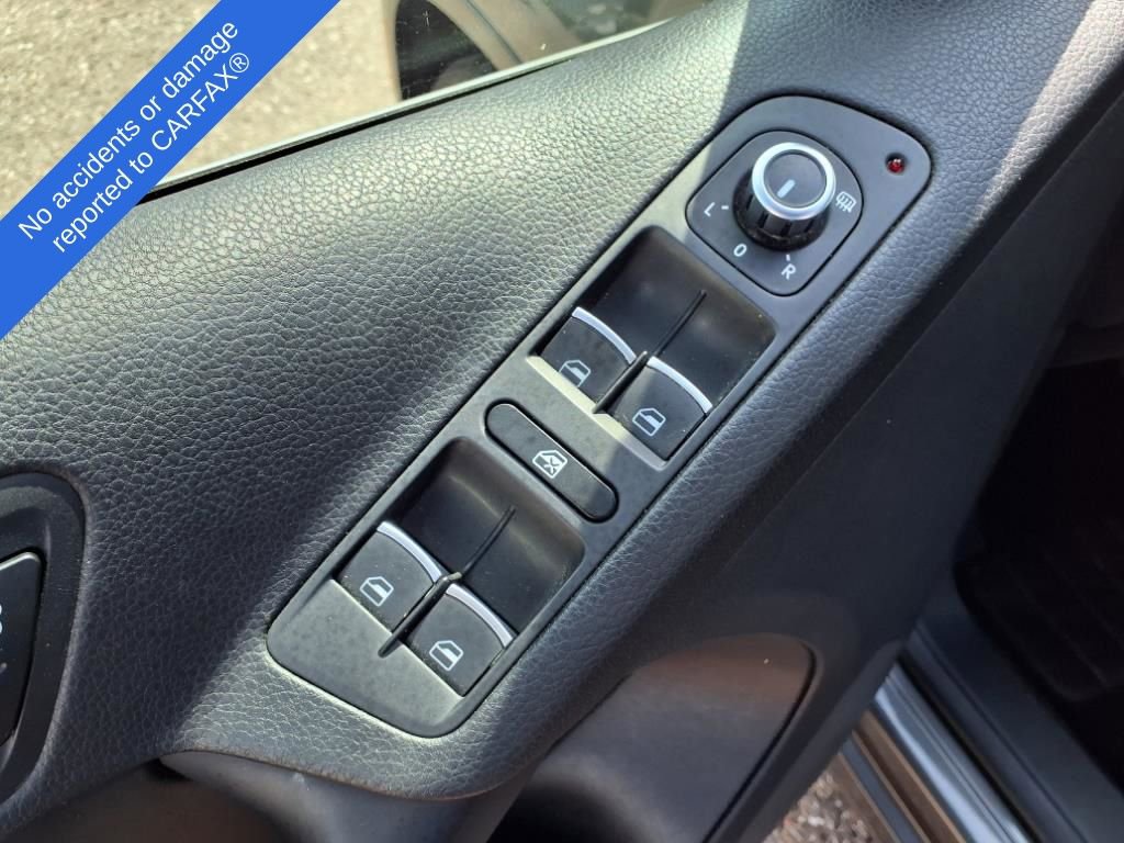 Thumbnail: 2014 Volkswagen Tiguan - 16