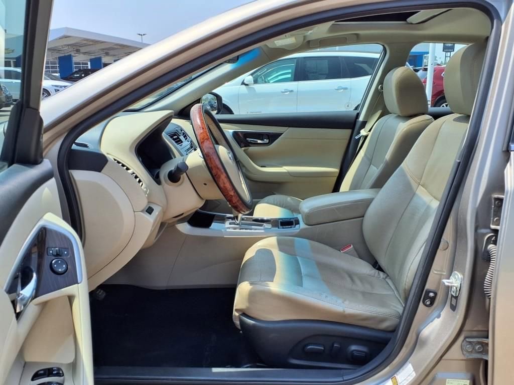 Thumbnail: 2015 Nissan Altima - 16