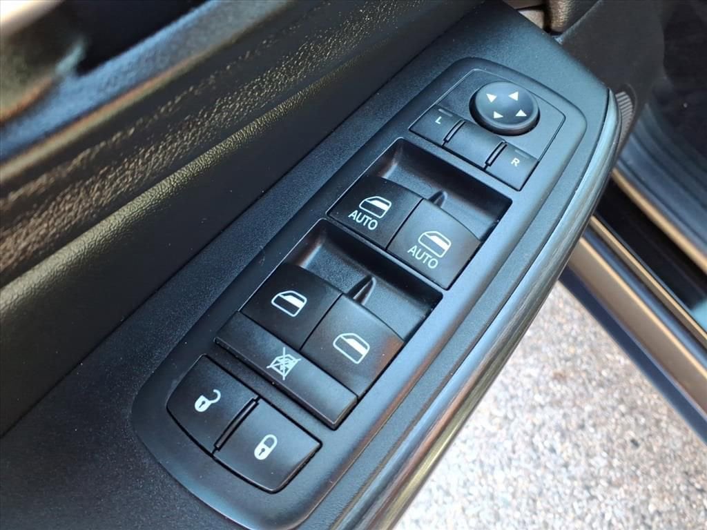 Thumbnail: 2017 Jeep Cherokee - 15