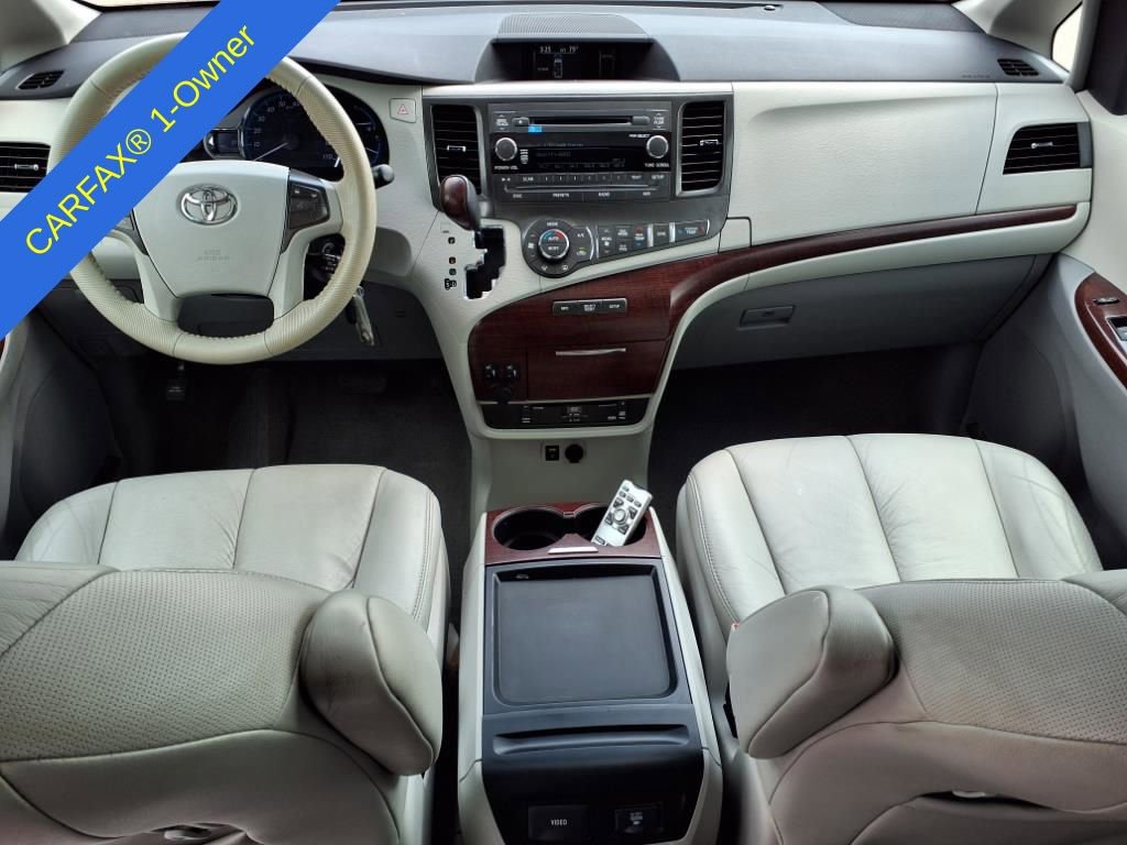 2011 Toyota Sienna XLE 13