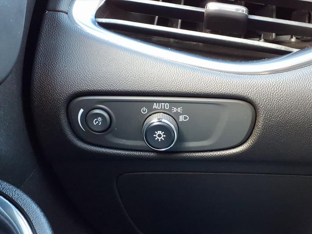 Thumbnail: 2017 Chevrolet Malibu - 28