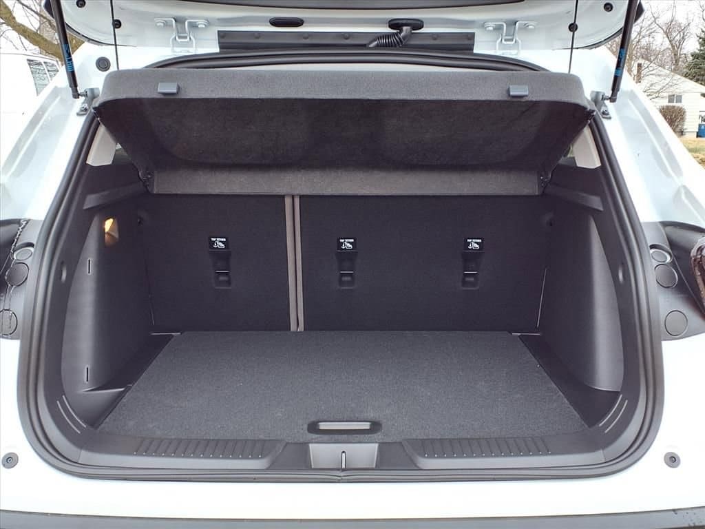 Thumbnail: 2026 Chevrolet Trax - 8