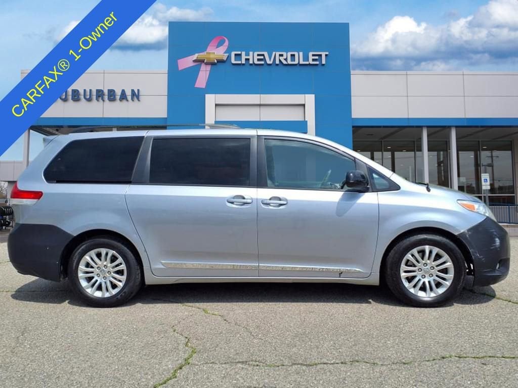 2011 Toyota Sienna XLE 5