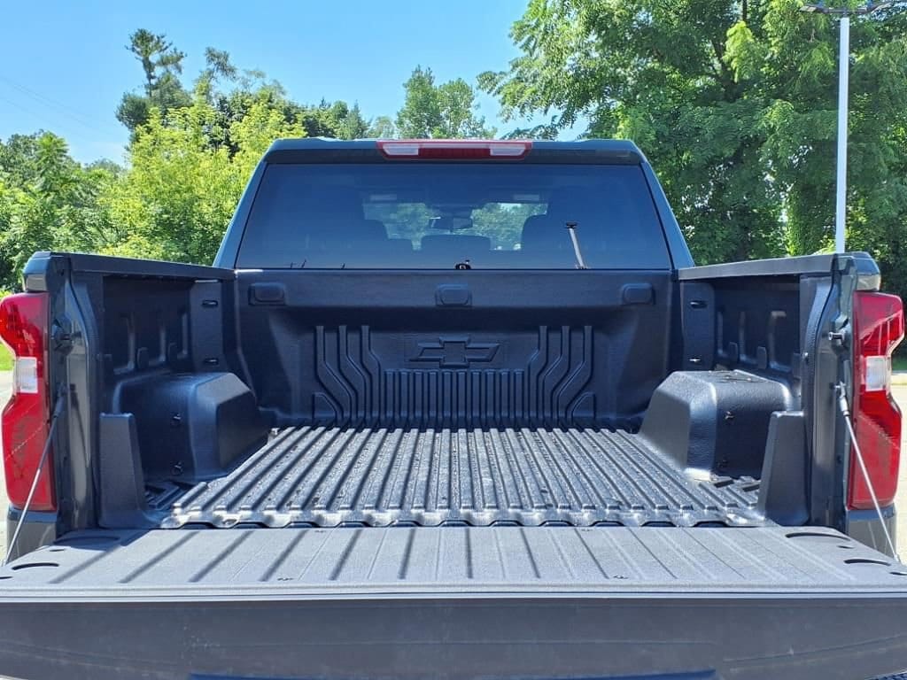 Thumbnail: 2026 Chevrolet Silverado 1500 - 9