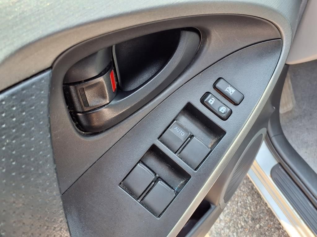Thumbnail: 2012 Toyota RAV4 - 15