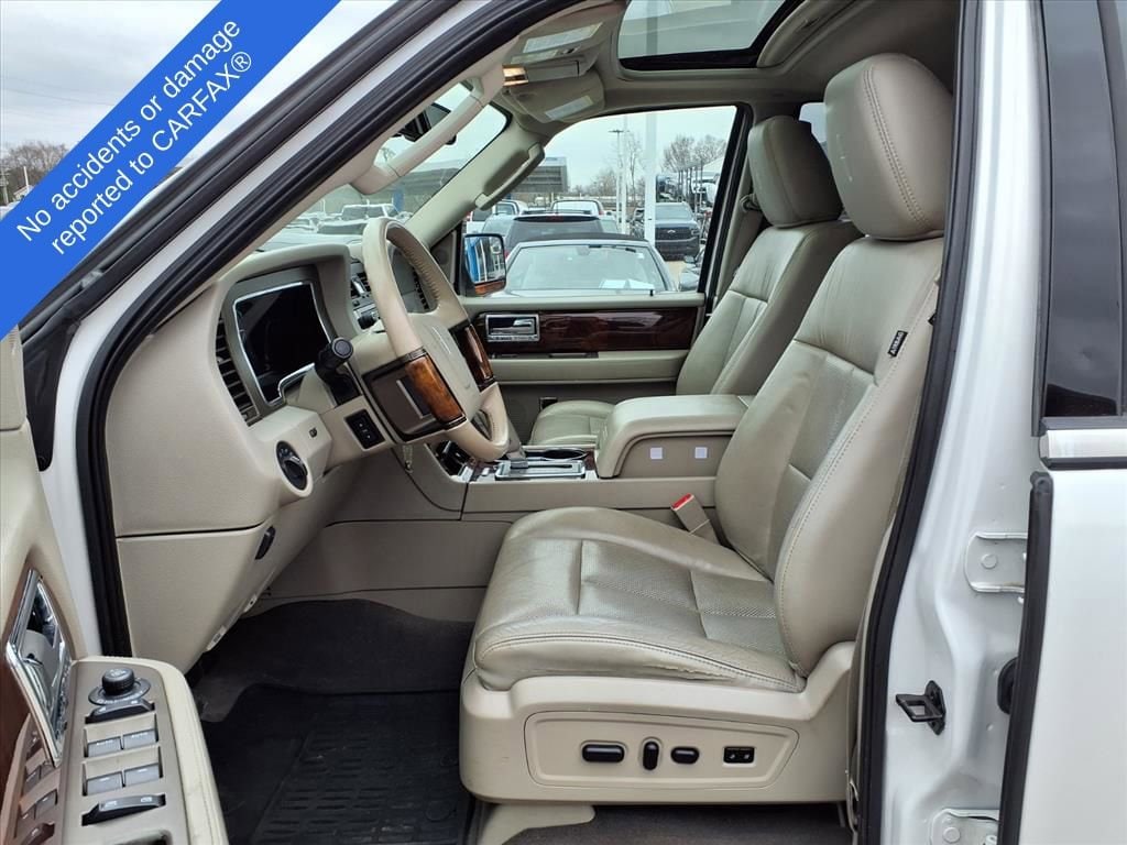 Thumbnail: 2014 Lincoln Navigator - 18