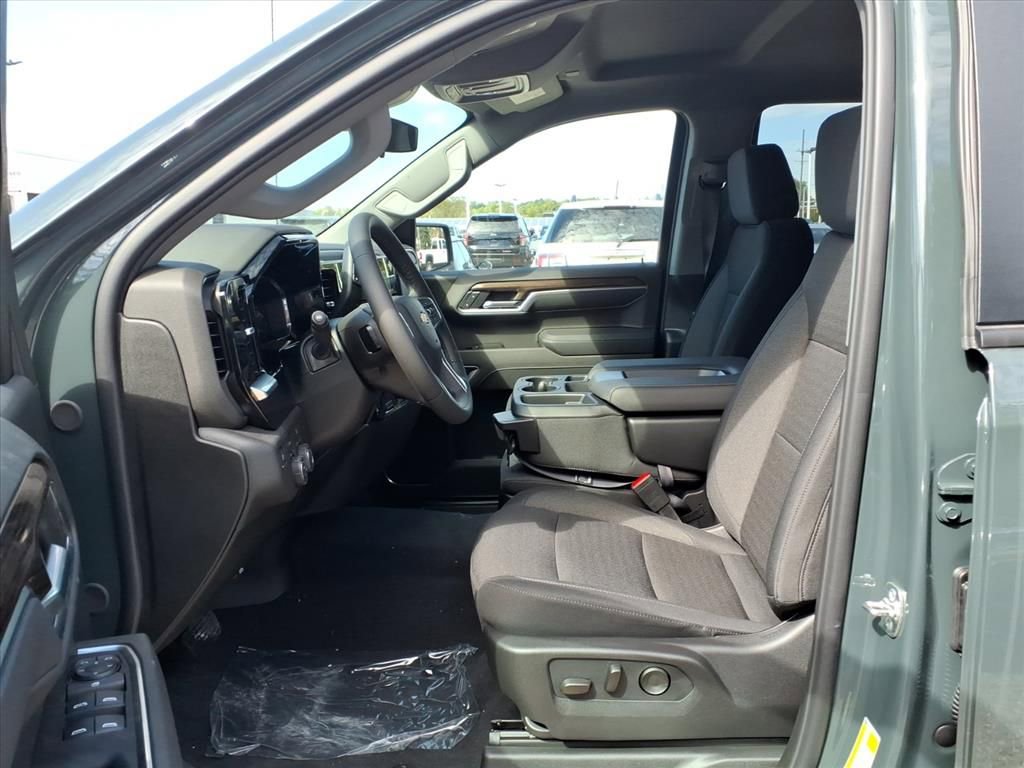 Thumbnail: 2026 Chevrolet Silverado 1500 - 13