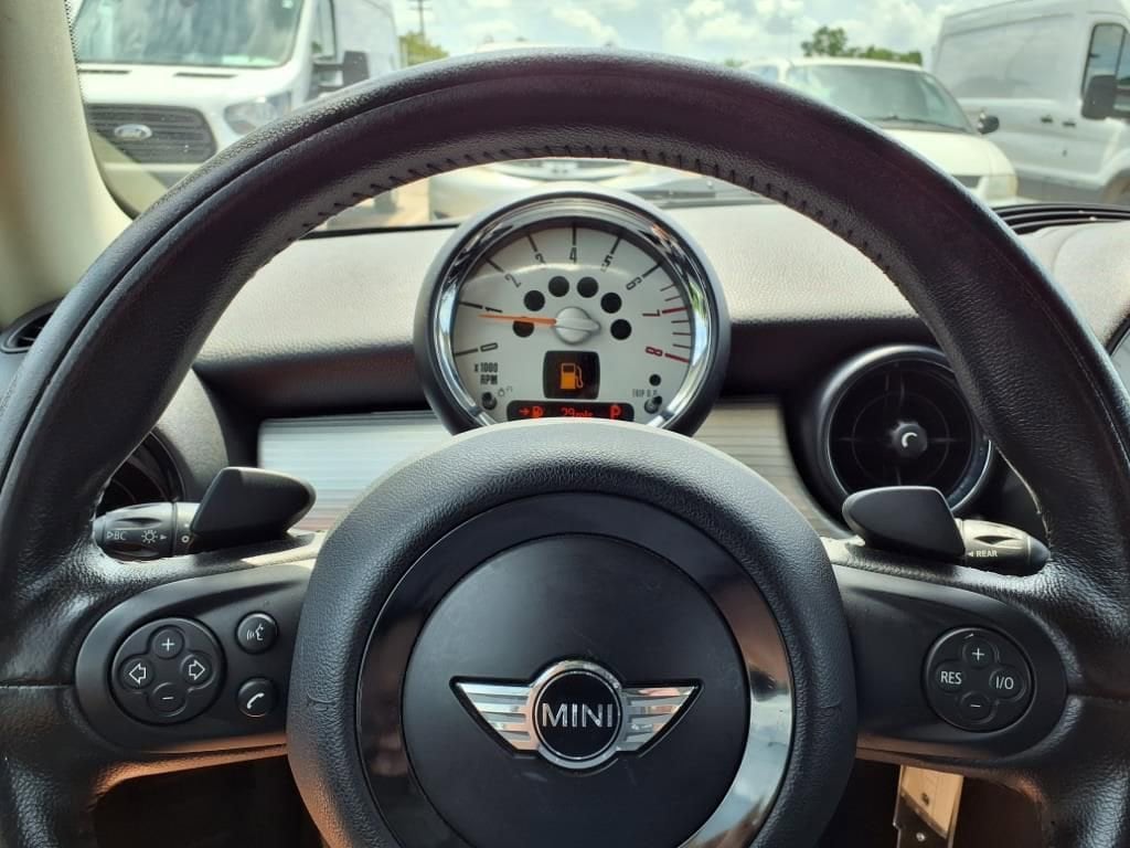 Thumbnail: 2011 MINI Cooper Hardtop - 17
