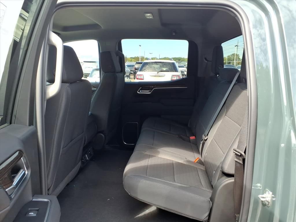 Thumbnail: 2026 Chevrolet Silverado 1500 - 9