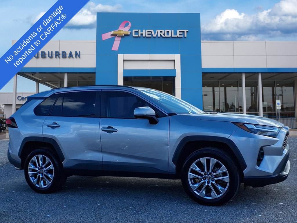 2022 Toyota RAV4 XLE Premium photo 4