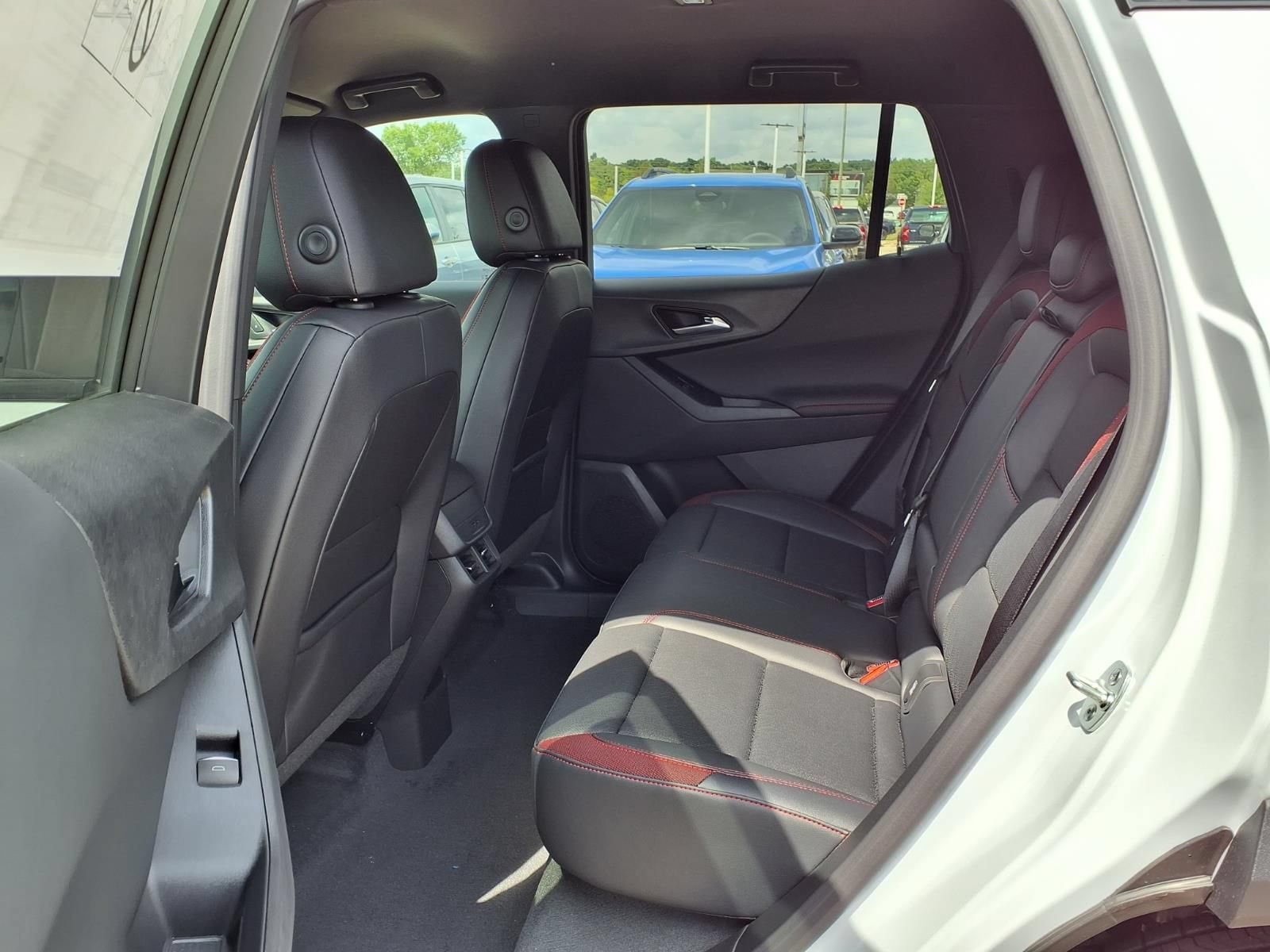 2027 Chevrolet Equinox RS - Photo 10