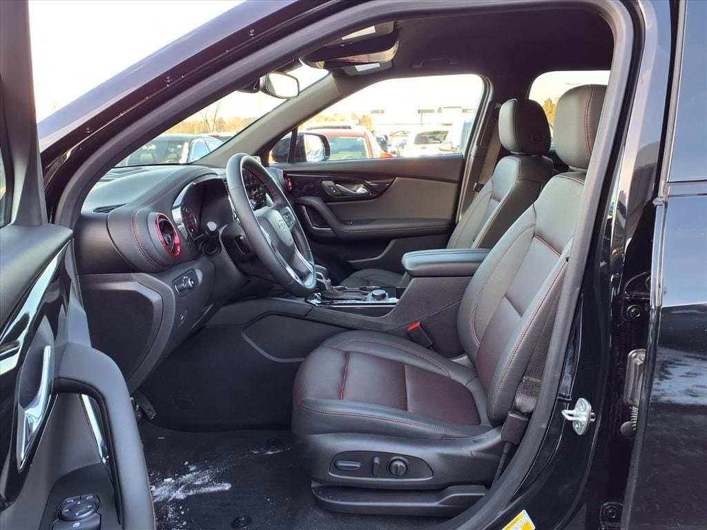 Thumbnail: 2025 Chevrolet Blazer - 17