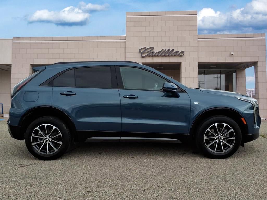 2024 Cadillac XT4 Sport photo 2