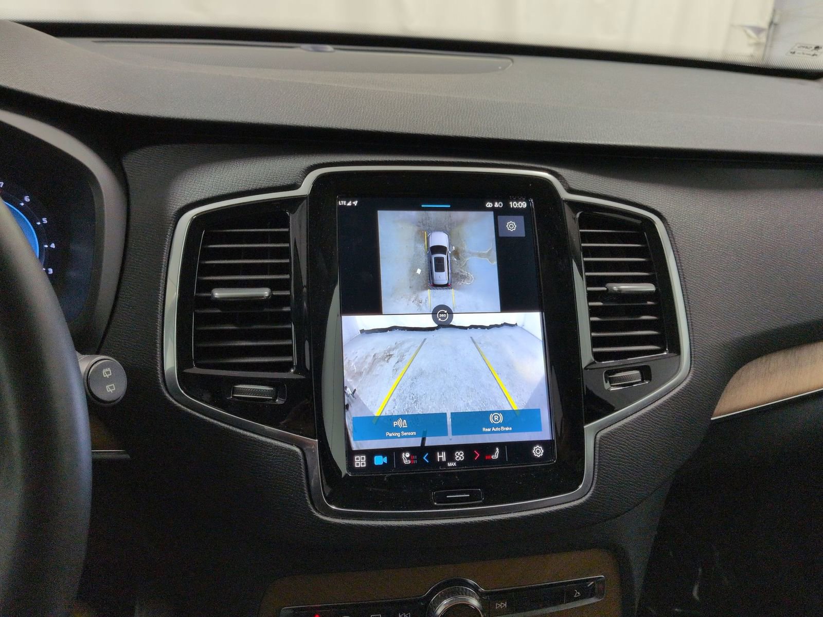 Thumbnail: 2024 Volvo XC90 - 32