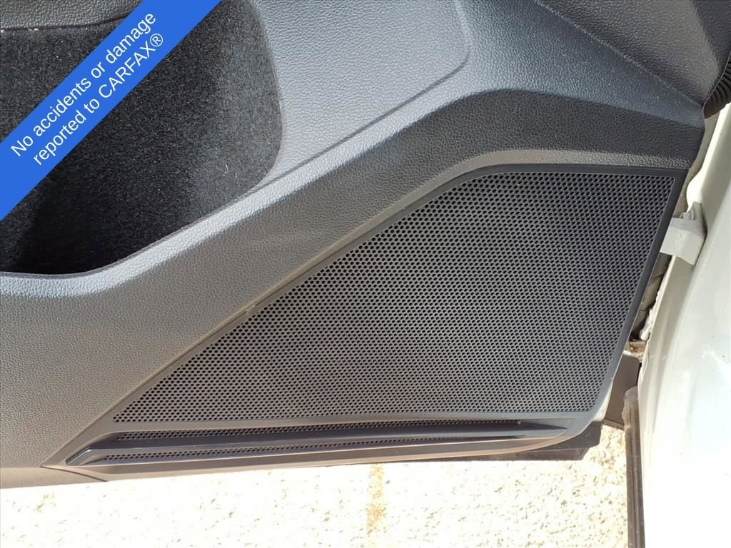 Thumbnail: 2021 Volkswagen Tiguan - 17