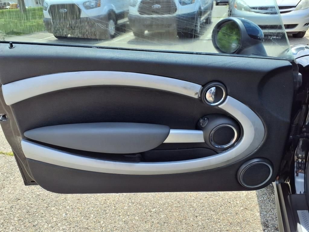 Thumbnail: 2011 MINI Cooper Hardtop - 11