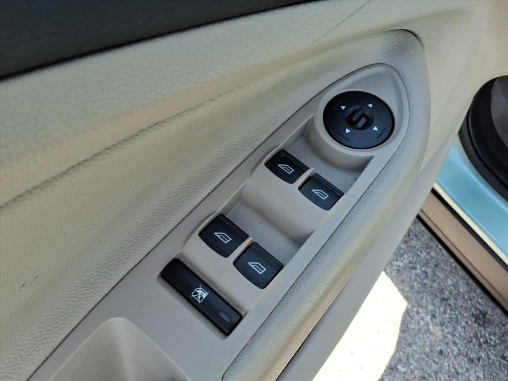 Thumbnail: 2013 Ford Escape - 15
