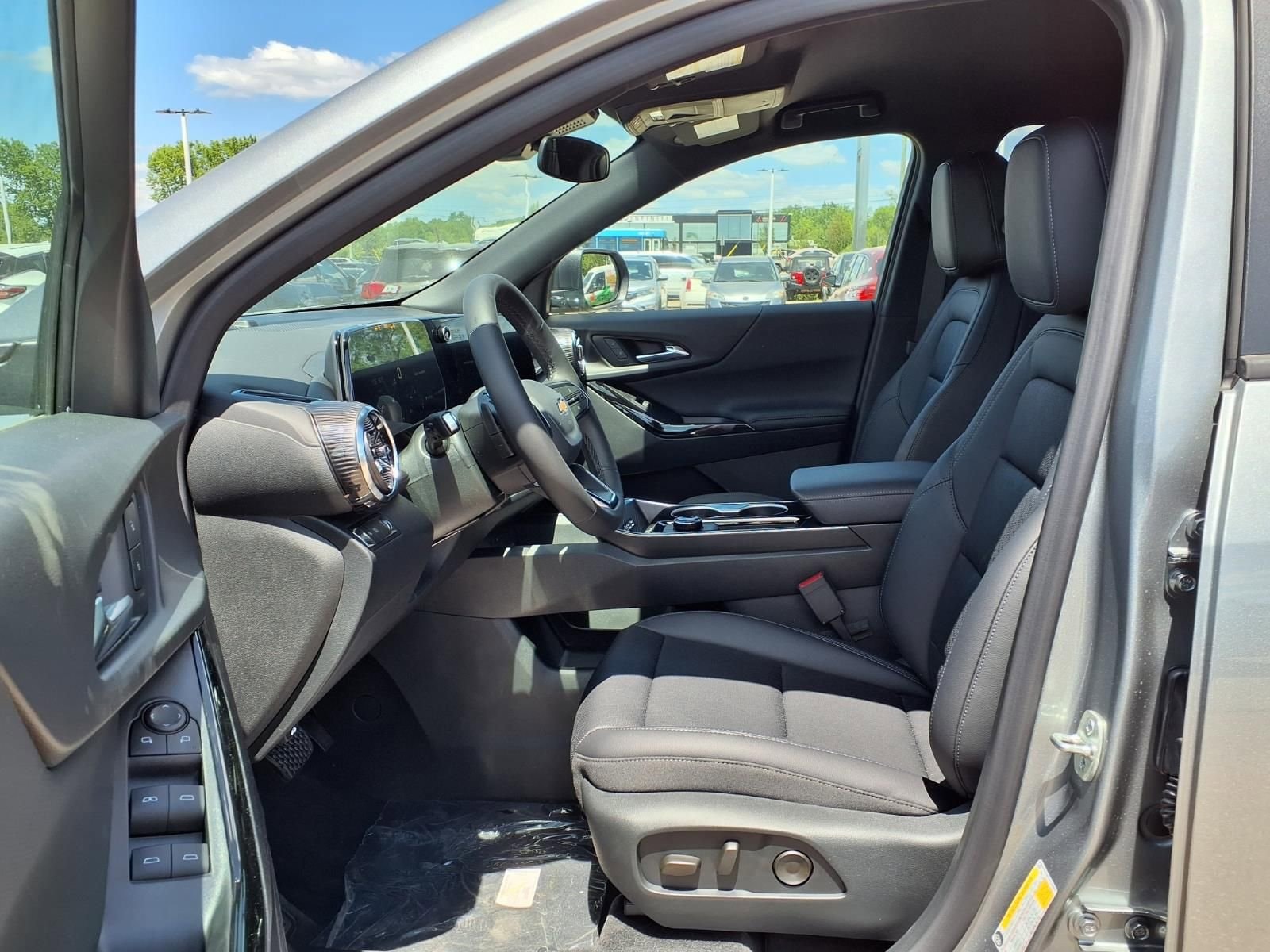 Thumbnail: 2026 Chevrolet Equinox - 13
