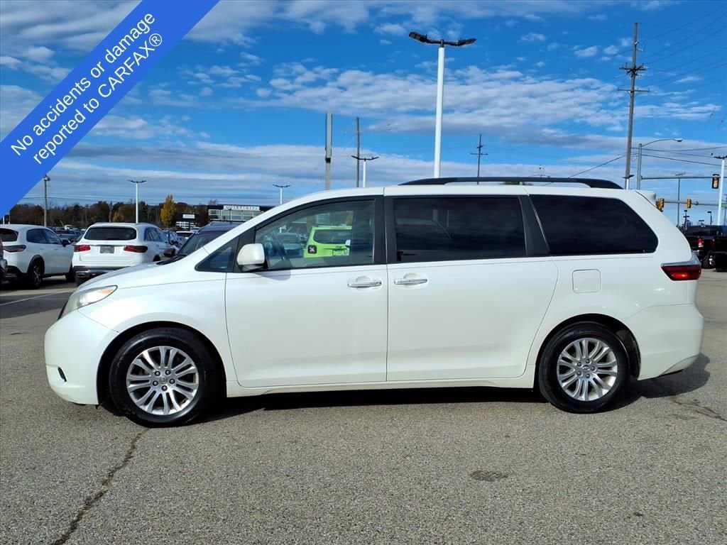 Thumbnail: 2016 Toyota Sienna - 8