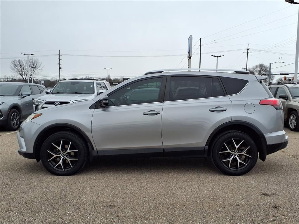Thumbnail: 2016 Toyota RAV4 - 7