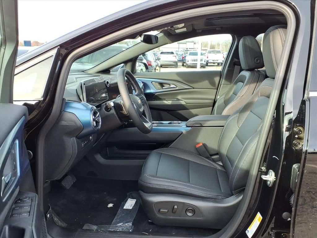 Thumbnail: 2026 Chevrolet Equinox - 16