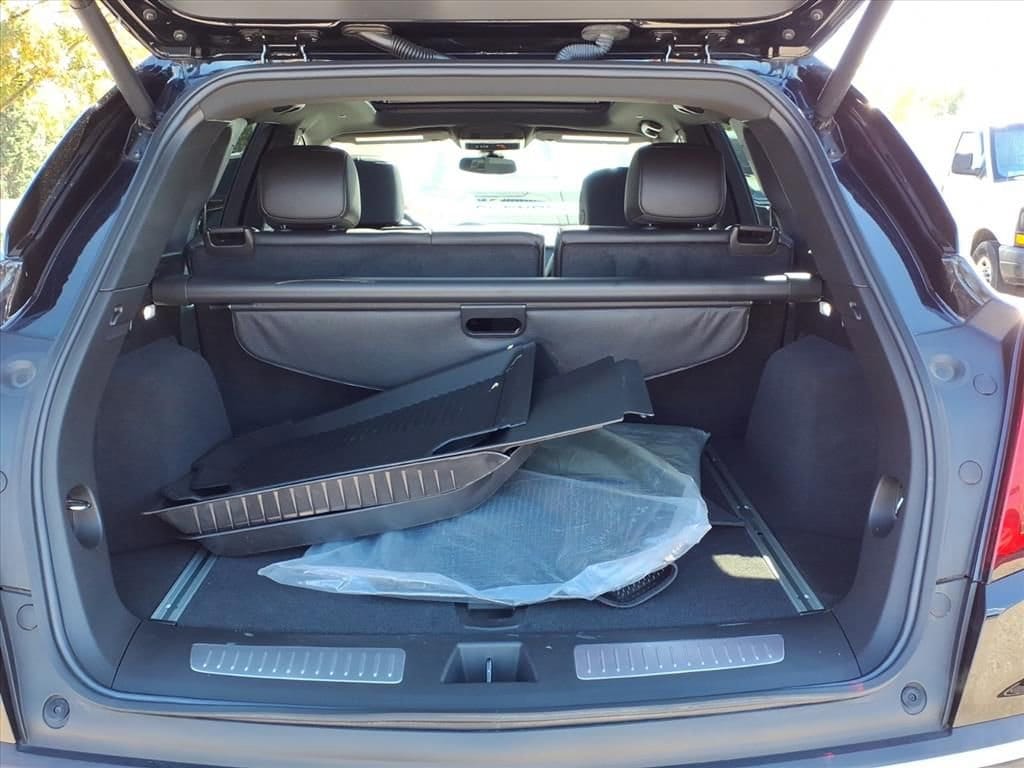 Thumbnail: 2023 Cadillac XT5 - 10