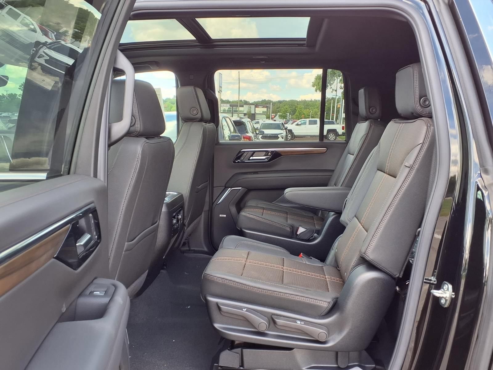 Thumbnail: 2026 Chevrolet Suburban - 8