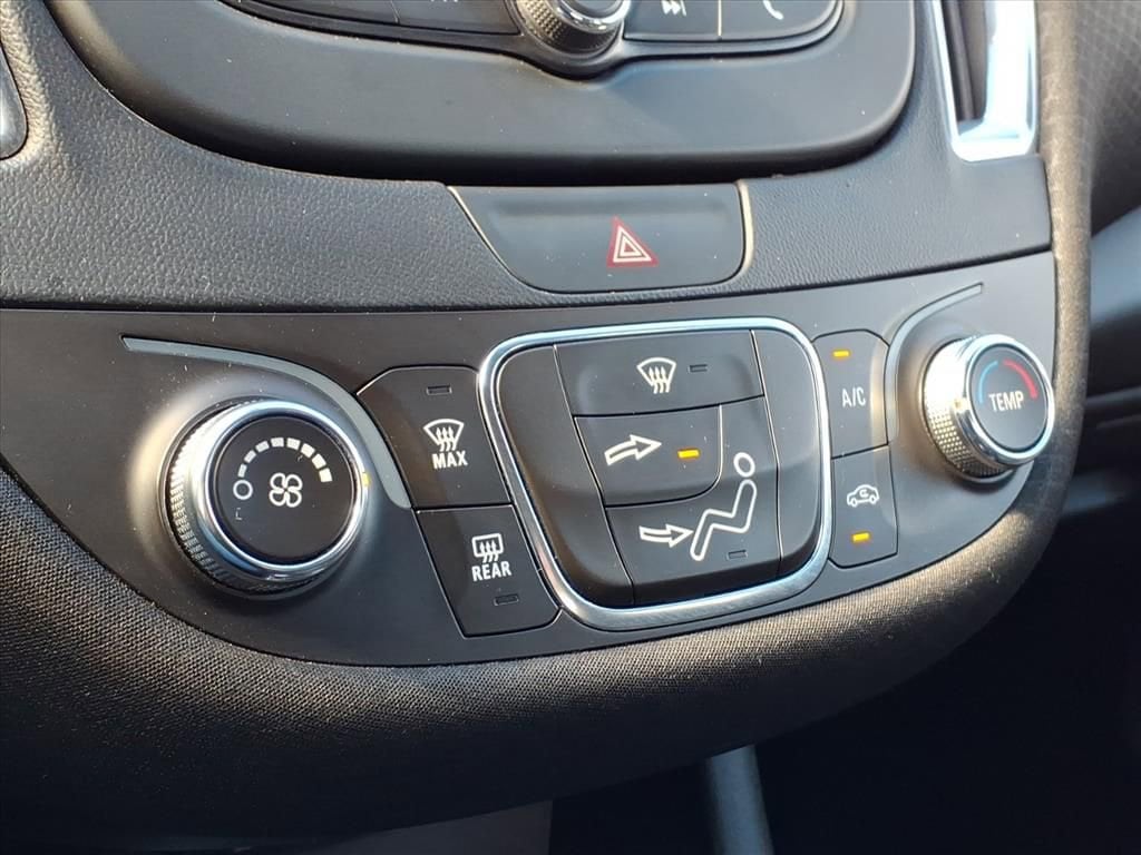 Thumbnail: 2017 Chevrolet Malibu - 22