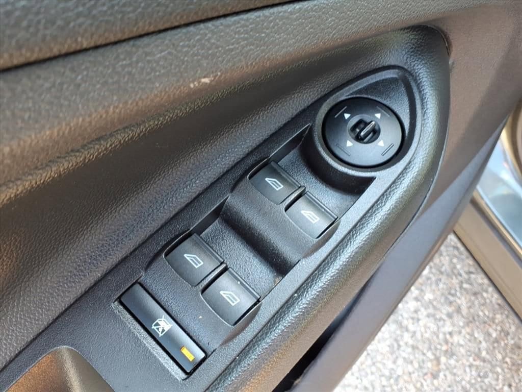 Thumbnail: 2016 Ford Escape - 15
