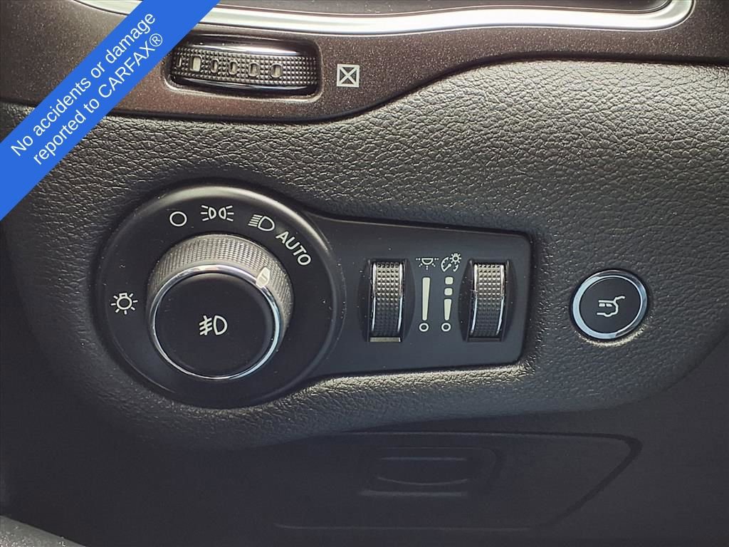 Thumbnail: 2019 Jeep Cherokee - 29