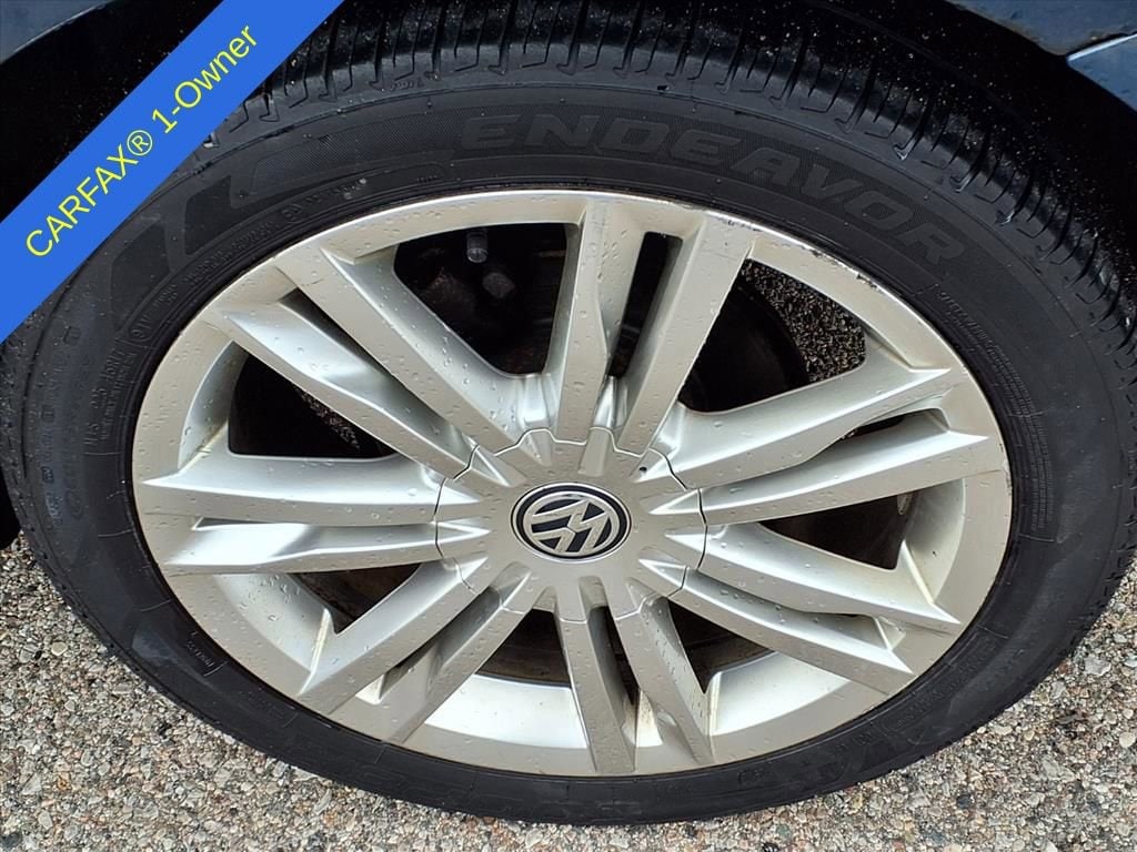 Thumbnail: 2015 Volkswagen e-Golf - 10