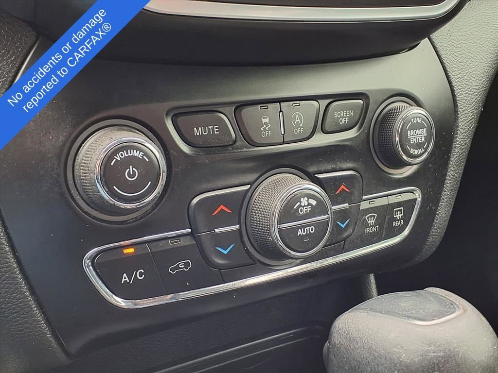 Thumbnail: 2019 Jeep Cherokee - 25
