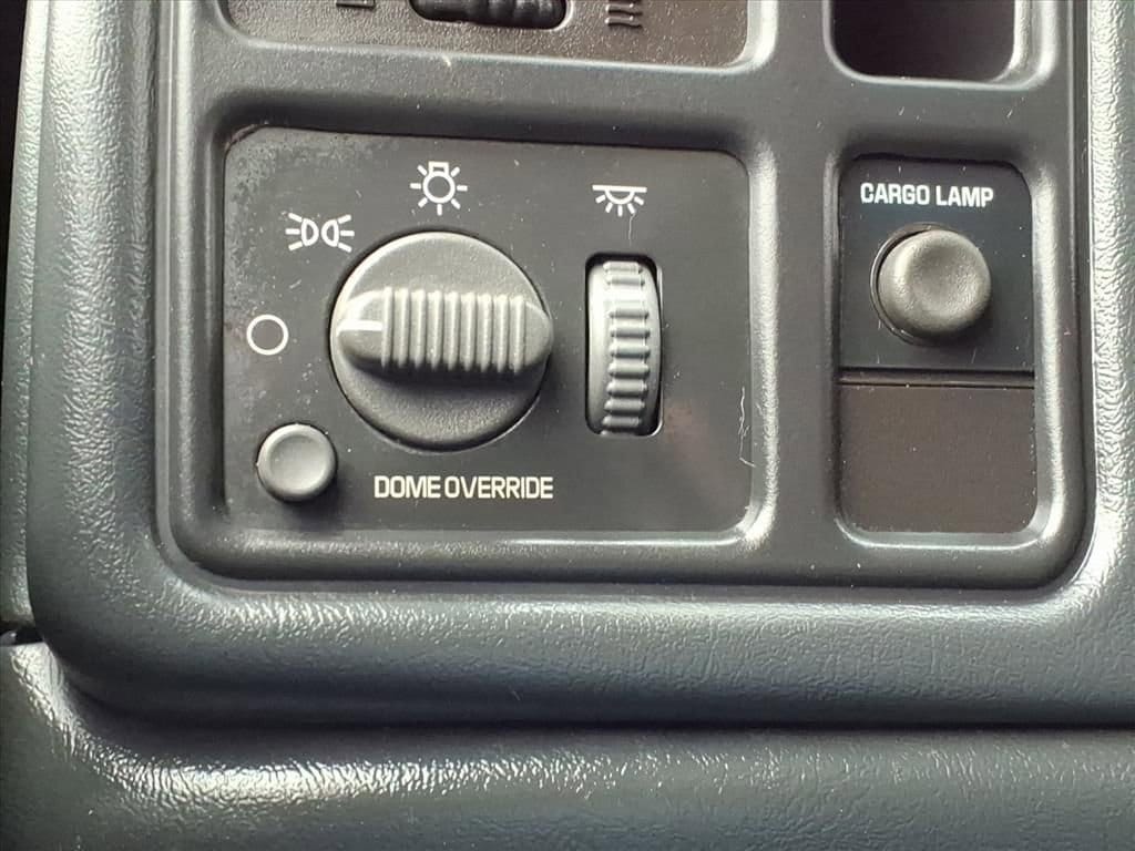 Thumbnail: 2001 Chevrolet Silverado 1500 - 21