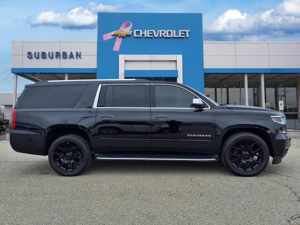 Thumbnail: 2017 Chevrolet Suburban - 4