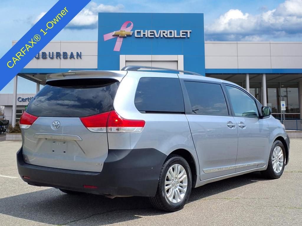 2011 Toyota Sienna XLE 6