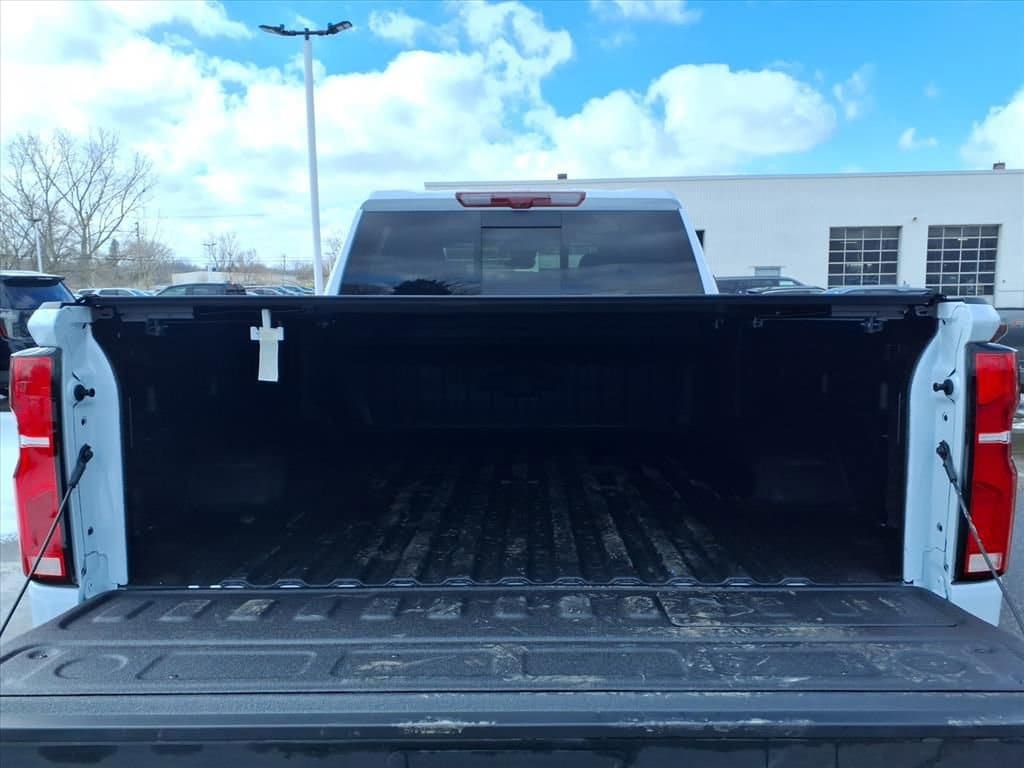 Thumbnail: 2026 Chevrolet Silverado 2500 - 9