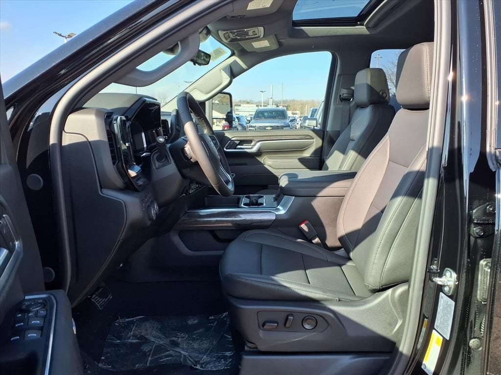 Thumbnail: 2026 Chevrolet Silverado 2500 - 14