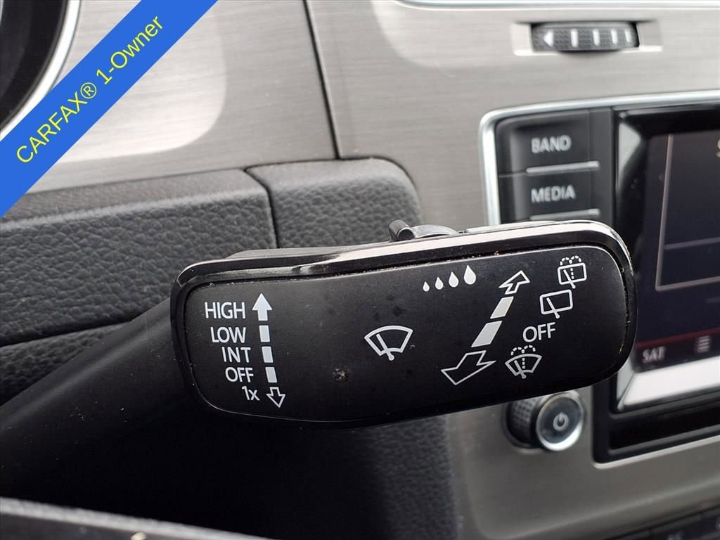 Thumbnail: 2015 Volkswagen e-Golf - 22