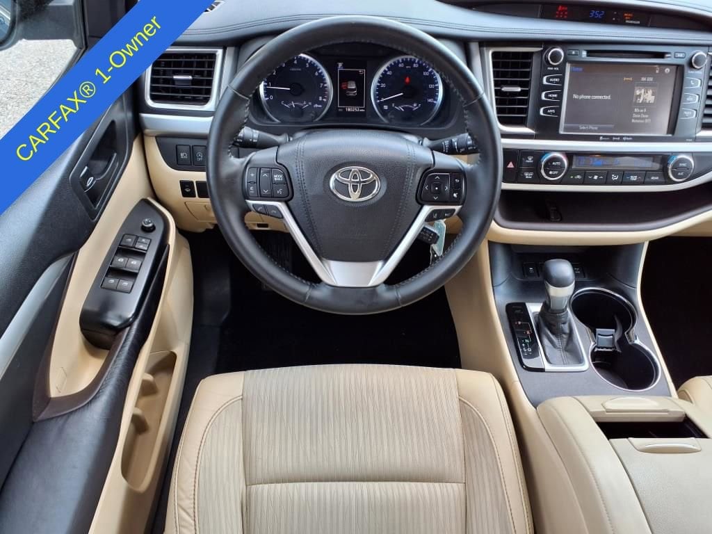 2017 Toyota Highlander LE 13