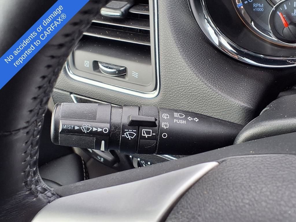 Thumbnail: 2016 Chrysler Town & Country - 30