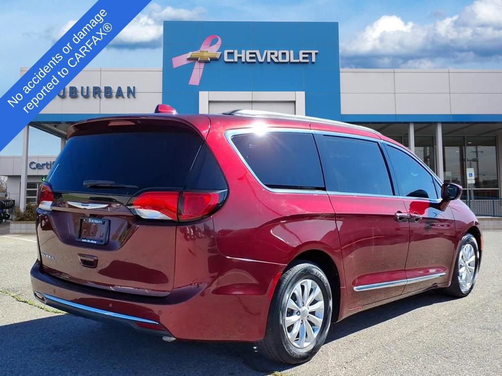 2017 Chrysler Pacifica Touring L photo 4