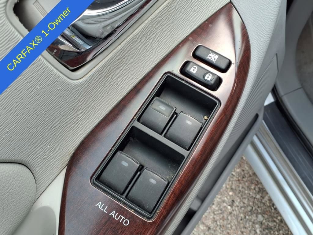 2011 Toyota Sienna XLE 16