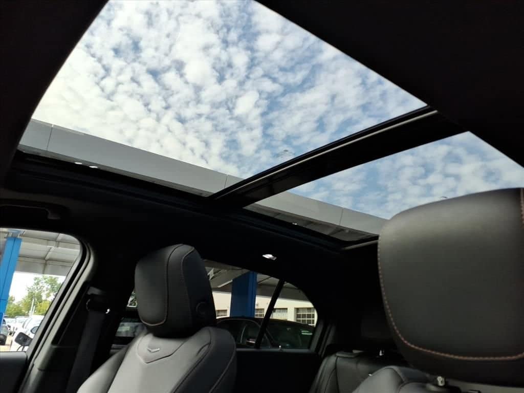 Thumbnail: 2023 Cadillac XT4 - 10