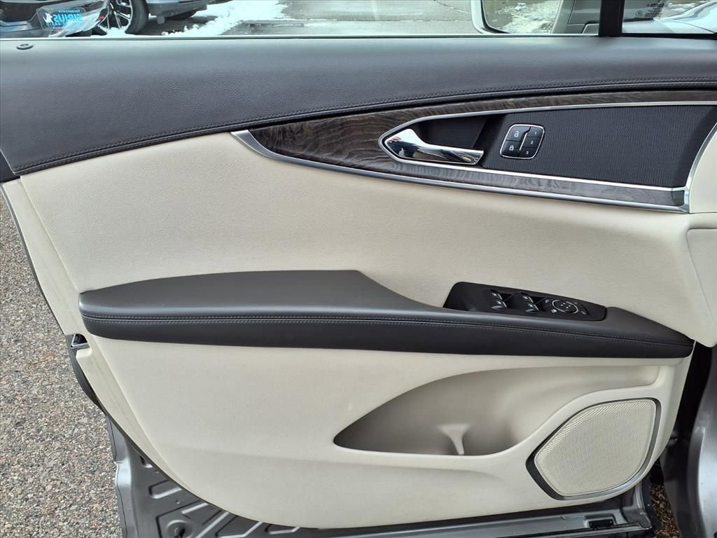 Thumbnail: 2017 Lincoln MKX - 13