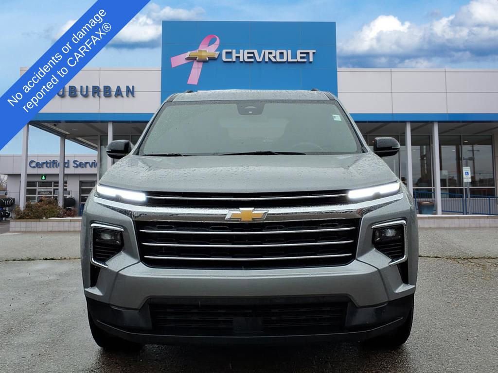 2025 Chevrolet Traverse photo 2