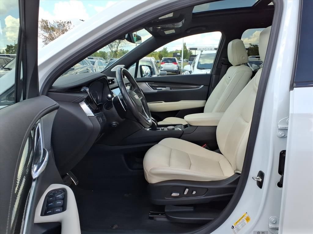 Thumbnail: 2023 Cadillac XT6 - 17