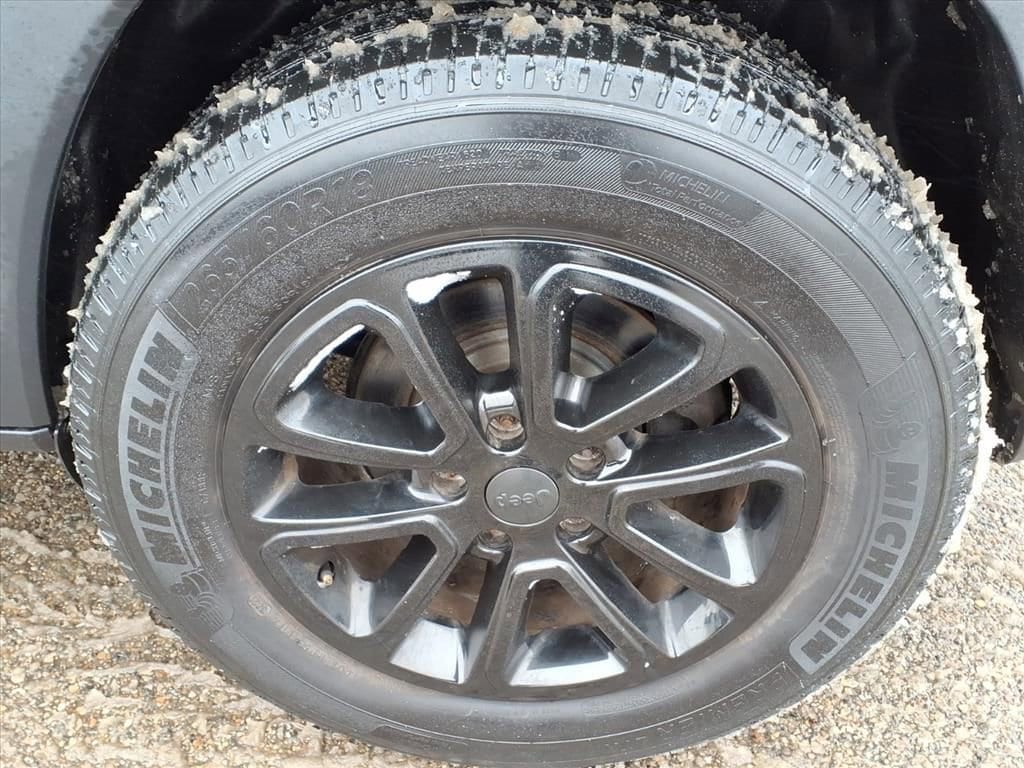 Thumbnail: 2019 Jeep Cherokee - 9