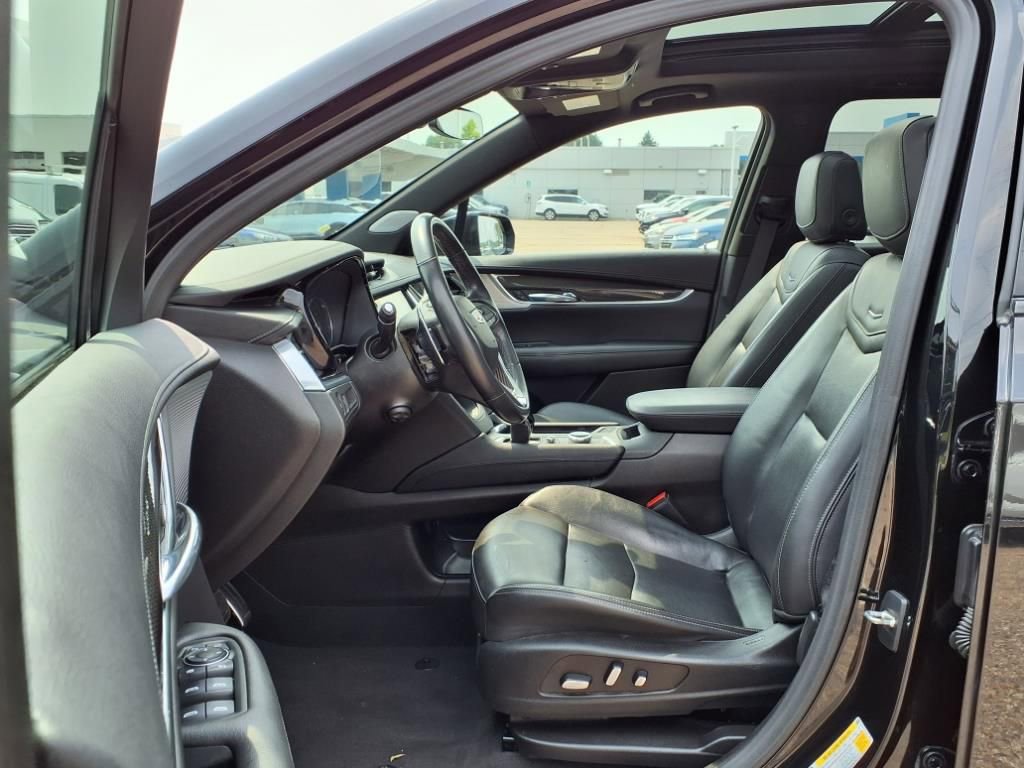 Thumbnail: 2022 Cadillac XT6 - 16