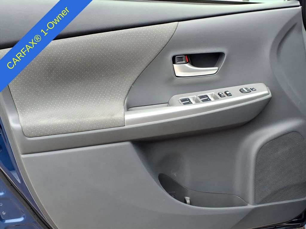 Thumbnail: 2014 Toyota Prius v - 16